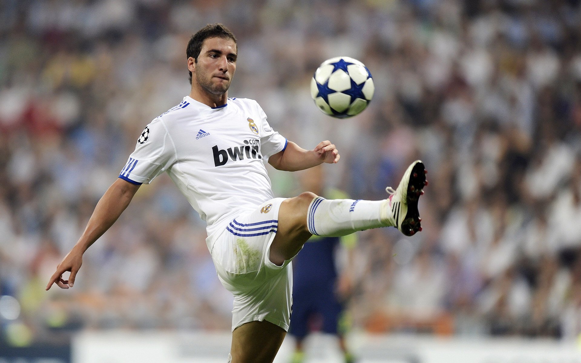 亚洲球队防守端稳固提升,亚洲球员